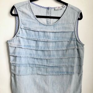 Vineyard vines chambray summer top!